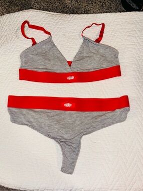 👑 Size Xsmall Parade Grey & Red Triangle Bralette Set